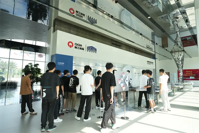 Кәсіптік университет жұмысты дамыту бағдарламасы бойынша FUJIAN QUANGONG MACK ™ Machiner Co. Co., Ltd-де болды.