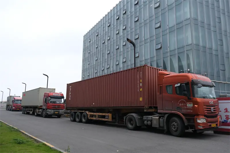 QGM кірпіш шығаратын машиналар Таяу Шығысқа жеткізілді, аймақтық құрылысқа көмектесіп, жаңа секіруге көмектесіңіз