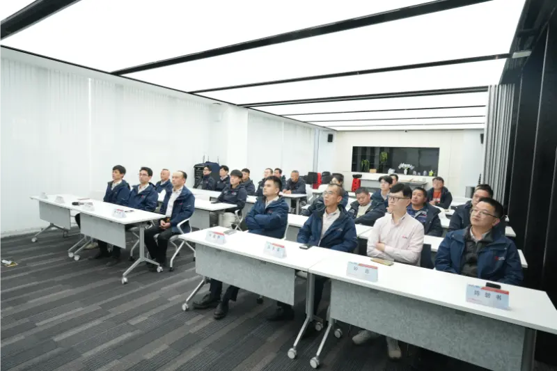 Quangong Machinery Co., Ltd компаниясының шетелде кірпіш жасау жобасы бойынша жұмылдыру кездесуі сәтті аяқталды.